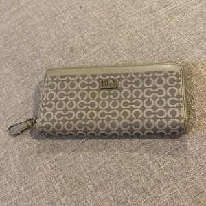 Women’s grey coach zip wallet